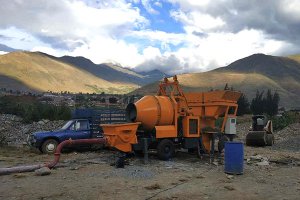 Mezclador de concreto con bomba DHBT15 en Perú