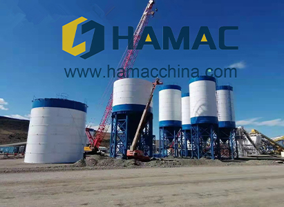 Grandes silos de cemento de HAMAC está en construcción