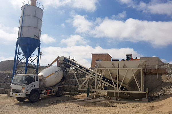 Planta dosificadora de concreto tipo seco HZM35 en Perú